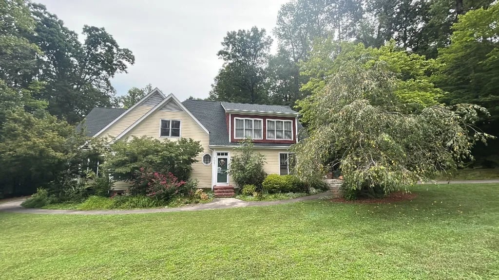7022 Branton Dr - Cary