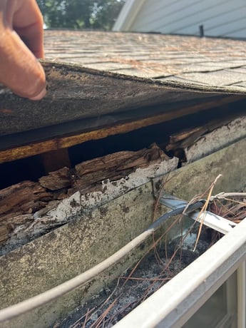 Roof edge installed without a drip edge