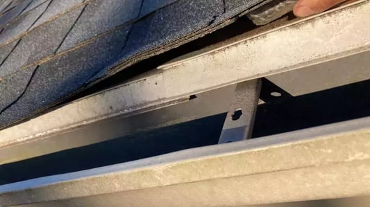 very close old drip edge_WebP