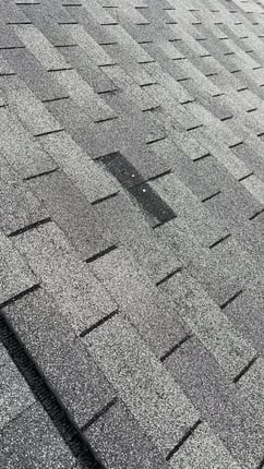 A worn-out three-tab shingle roof