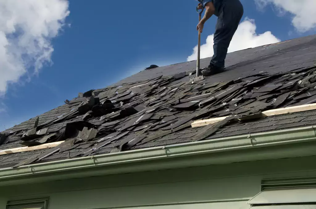 3 Signs Your Asphalt Roof Needs a Replacement